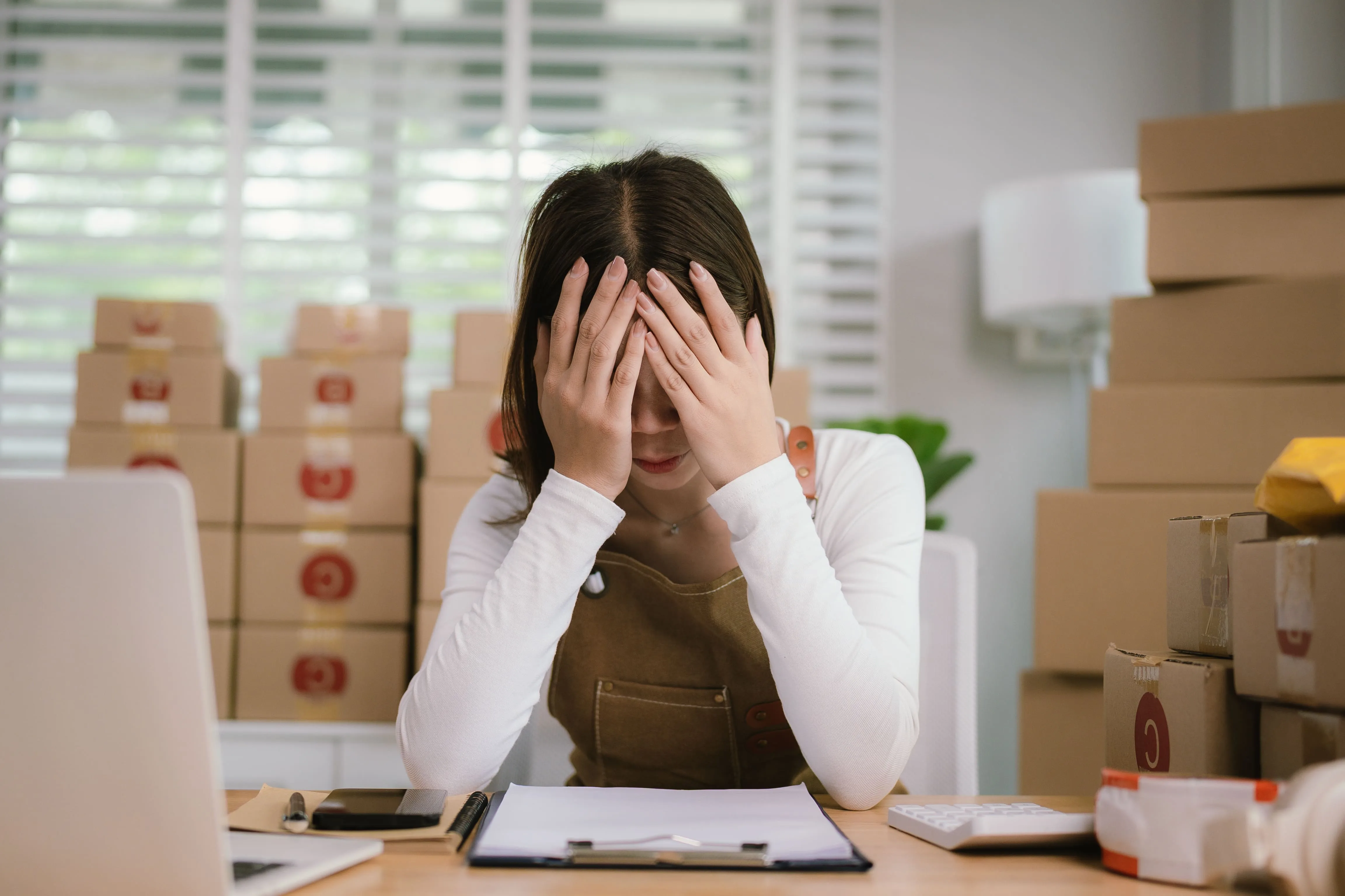 物流を委託で後悔しないために！失敗例から学ぶチェックポイント10選